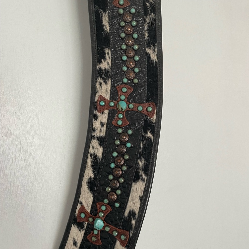 Beautiful KurtMen belt. Genuine cowhide. Fits like a concho belt size small.